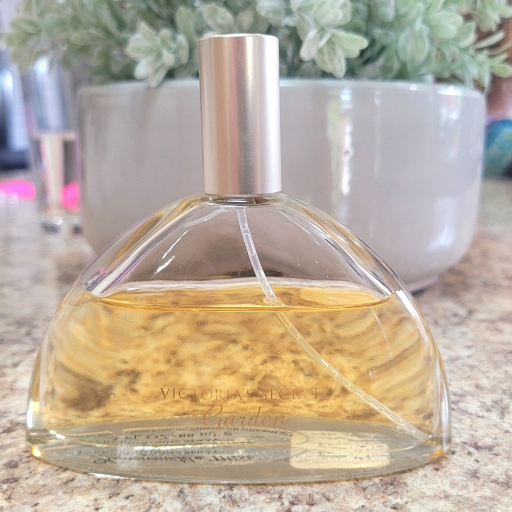 VINTAGE Victoria Secret Garden Honeysuckle Mist Cologne 3oz/88ml Spray Women